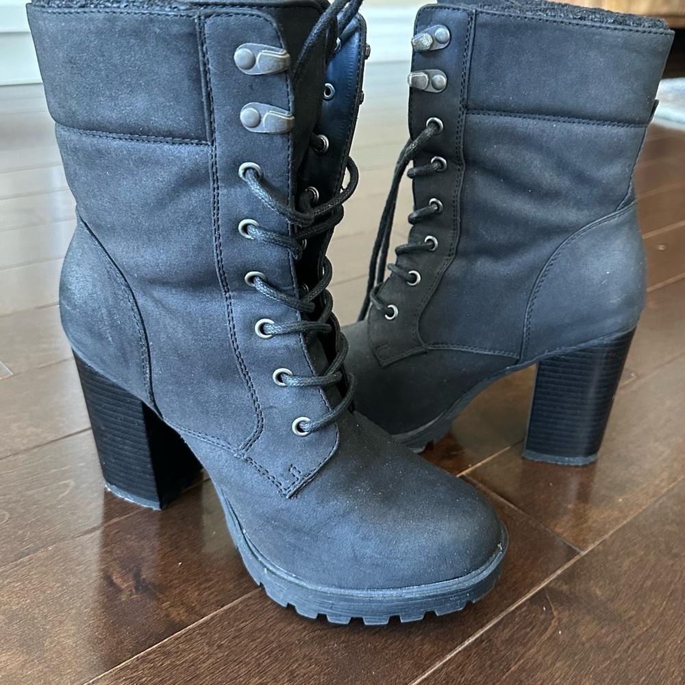Ladies boots